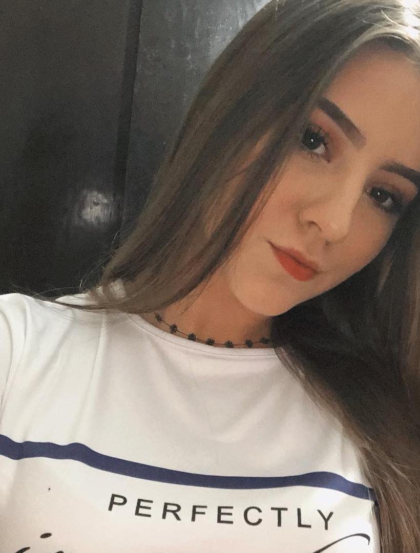 I love meeting new people.Follow me, and I´ll send you all the photos you want 💘💝😊