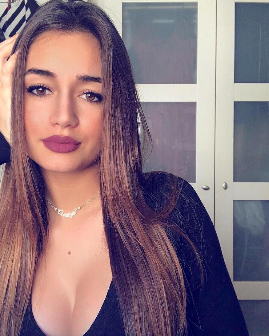 I love meeting new people.Follow me, and I´ll send you all the photos you want 🍑🍓😚