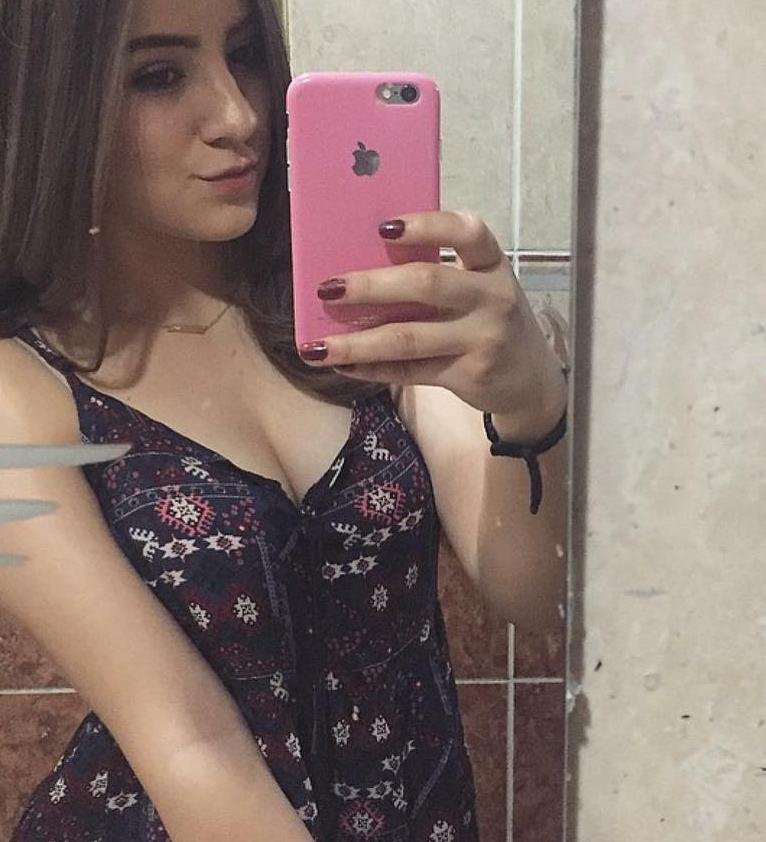 A beautiful, young and lonely girl is eager to meet new people.Follow me if you want to receive my sexy photos in Direct 🍓👅💝