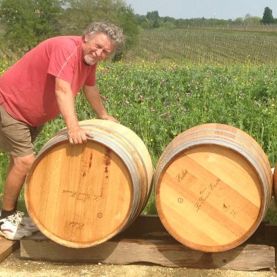 A small vineyard in the Cotes de Bourg, just North of Bordeaux, specialising in small boutique cuvees using organic methods.