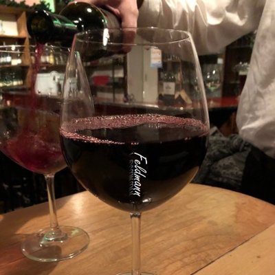 WeinFeldmann's profile picture. Legende Seit 1931
Wirklich coole Weinbar der alten Schule mit vielen Details und interessanten Anknüpfungspunkten an die ursprüngliche Bar.