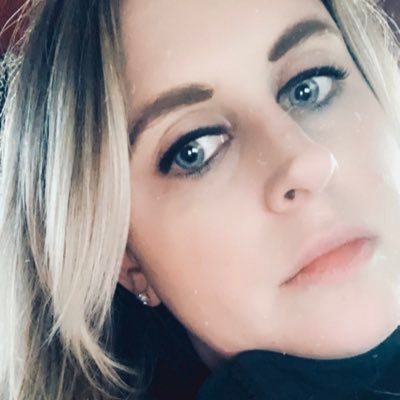 NicoleInAlbany's profile picture. Textbook basic. Fancy Twidiot.