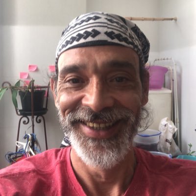 Biologo, professor universitário, umbandista, fotógrafo amador, musico e PAI!!! de esquerda! Sempre Outsider!