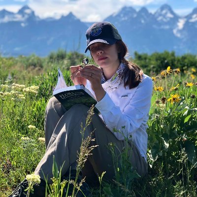 M.S. Botany, interested in the cutting-edge of plant restoration and conservation ecology. Psyched about sci-comm and botanizing the American West.