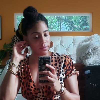 Feminist/ HomeBirth Mama/ Weightlifting Epidemiologist with African Roots. None of that oppression shit.