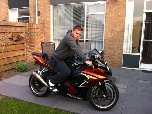 sonny_manu's profile picture. .....