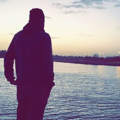 مَنِ لَمَ يِّعٌشٍقِ أّلَحٌَّسيِّنِ لَمَ يِّضقِ طّعٌمَ أّلَعٌشٍقِ💔
