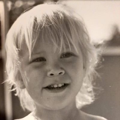 Father of three, plumber, living in Sweden.
The profile picture is of me when I was young.