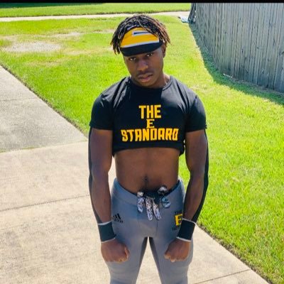 Chris17618233's profile picture. Football🏈Track🏃🏾‍♂️