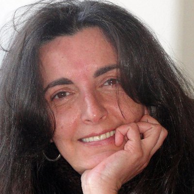 AnaMira90992386's profile picture. Life is a beautiful thing. Pack your suitcase. Make a playlist. Do not speak. Just listen. 

O melhor da gente, ninguém sabe.