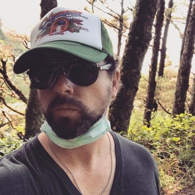 This is the official Twitter page of comedian/actor Rob Johnston. A follow does not equal support/agreement. I may just like your cat.🐈