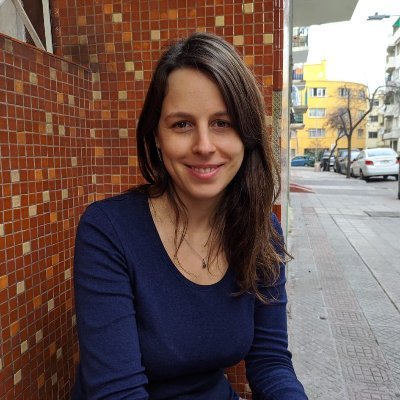 Rafaela_L's profile picture. Escribí "Debimos ser felices", editado por @montacerdos, @Criaturaeditora y @navajasuiza_ed.