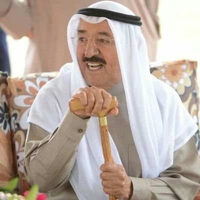 ‏لَو كانَ القربُ عَلىٰ قَدرِ الحب لَكنتُ أقربُ إليكى مِن وَريدك