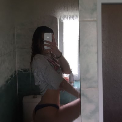 20ans, je viens de Paris je cherche à me faire baiser💦🍆🤫, viens DM si tu veux nuds, c’est pas gratuit🍑🍑