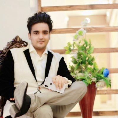 Areeb66117404's profile picture. Mass Communication Student Future Political Analyst InshAllah.