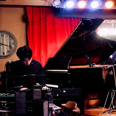 Pianist.Keyboardist、時々神戸でBartender

ピアノレッスン.セッションホスト.ライブ.REC等々ご依頼はメールへお願いします。
shibuyatyukasa@gmail.com

https://t.co/QVAPFqqgBY