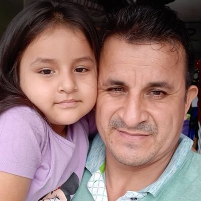 Comerciante por propia intuición...Creo que fue la mejor decisión , amo lo que hago.