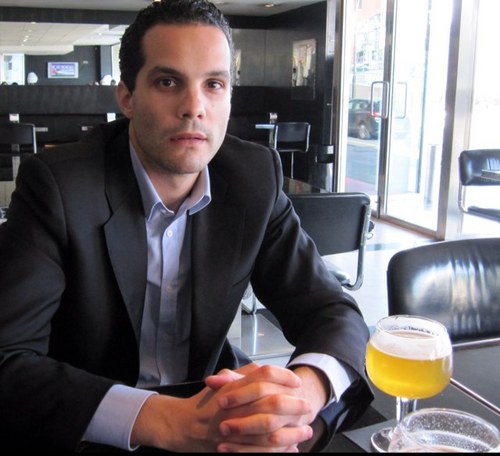 almograve's profile picture. Technology, photography, a pinch of world news...https://t.co/TKM6nn5Lda