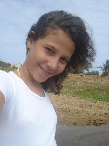 sou uma menina feliz, adoro fazer amigos, sou muito inteligente, adoro sair, sou divertida e amooo muito as pessoas que estão sempre ao meu ladooo!!!!!!