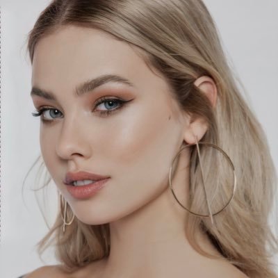 blondedouceur's profile picture. ༄❧《 𝑎𝑟𝑡𝑒 𝑒 𝑙'𝑢𝑛𝑖𝑐𝑎 𝑐𝑜𝑠𝑎 𝑐𝘩𝑒 𝑚𝑖 𝑓𝑎 𝐢𝐦𝐩𝐚𝐳𝐳𝐢𝐫𝐞. 》𝕝𝕦𝕔𝕪,, 𝕓𝕒𝕣𝕓𝕒𝕣𝕒,,