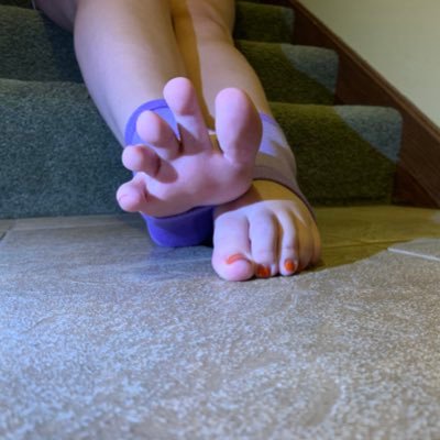 alisonb72837374's profile picture. Let me fulfill all your foot fantasies 😘😉 Foot pics for sale ❤️🦶🏻