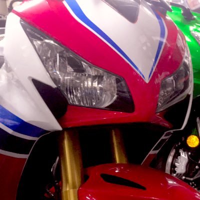 最近久々にバイク熱が出できました！！
一応女子です💁‍♀️
アンチビクスク大好きです🏍
CBR1000RR SP CBR250Rを乗ってます
ホンダ党です笑
レーシング好きです！！
是非仲良くしてください✨✨🏍