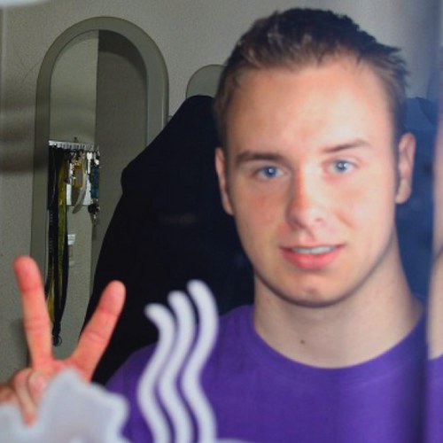 svenyboy17's profile picture. 