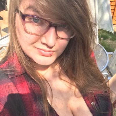 She/Her. Warlock main with a Titan heart. Big fan of Destiny, Elder Scrolls, Overwatch, Warframe, Fallout and more 😊
