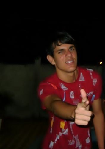 20 anos. Deus. família. Musico. Atleta de taekwondo. Quer saber mais ?  follow-me  *_*
