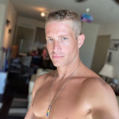 GuywhoTweets18's profile picture. 