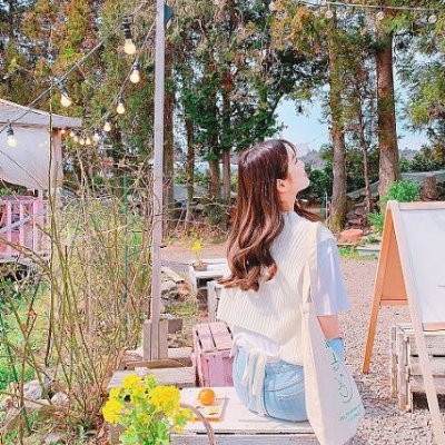 貧乏な母子家庭育ち(৹˃ᗝ˂৹)⇒介護職に就くもブラックすぎて欝病になり退職⇒スーパーでレジ打ち⇒今の現状を変えたいと思い、ネットビジネスに出会う⇒3ヵ月で月収100万円達成💗
時間とお金が自由になってフリーダムガールに✨
私のように現状を変えたいと思っている人を無料でサポートしてます💪