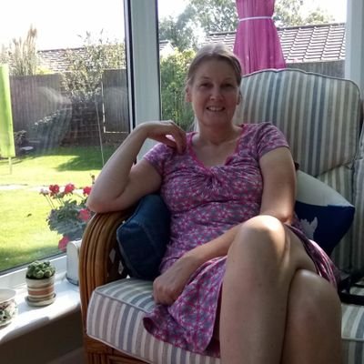 pinkshandmade's profile picture. crafty