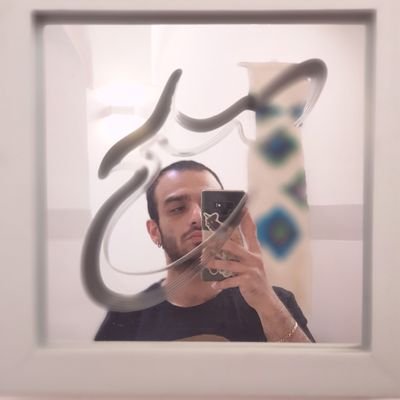 هزار عیب و دوصد نقص در وجود من است تو با نگاه محبت مرا تماشا کن.