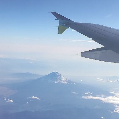 祖母が仕立屋だった影響で洋裁、編み物等手作りが趣味です。
美術系大卒→アパレルプレス→会計職。
旅行好きの元バックパッカー。ヘッダー写真はウユニ塩湖デス。
シンプルライフを目指しています。
Twitter初心者🔰です。無言フォロー失礼します。