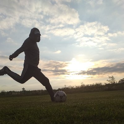 jonymh08's profile picture. En los peores momentos de
mi vida, la música ha sido lo
que me produjo mayores
satisfacciones. En los
momentos más torturados la
música me salvó.