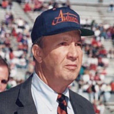 This bot account posts pictures and quotes related to legendary Auburn football coach Pat Dye.