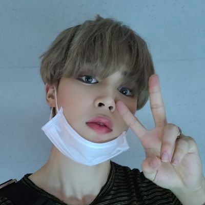 당신의 침실에서 Pls, 내 추종자를 곱하고 트윗 그래서 내 모든 게시물 ✨🤗💜🙏