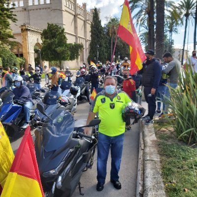 *PEDRO SÁNCHEZ TRAIDOR* 

**QUE TE VOTE TXAPOTE**