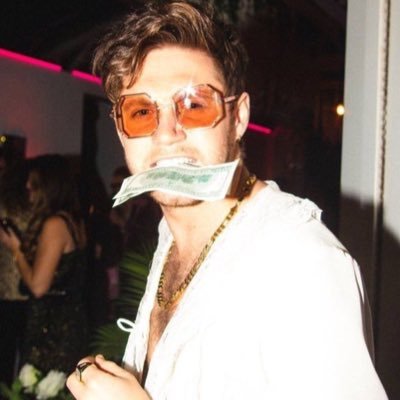 flickrnialla's profile picture. 