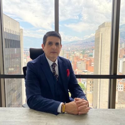 Periodista. Premio Simón Bolívar. Abogado. Experto en política, derecho laboral, pensiones, insolvencia. Gran Ciudad portal digital https://t.co/oNQbCSj6Q6