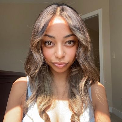 averyyfox's profile picture. 