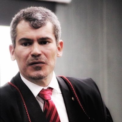 oldegardo's profile picture. Promotor do Júri. Membro titular do GACEP/MS e colaborador da CSP/CNMP. Casado. Pai de coração de dois anjos humanos e de seis anjinhos caninos.