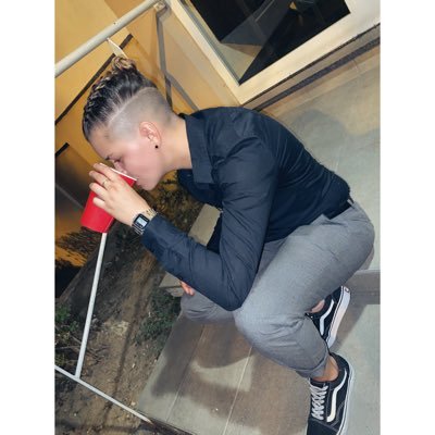 Johdeckers's profile picture. 📍Paris / 21 yo / 🍃