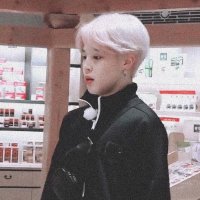 laury⁷ (@mikrokelsmos) 's Twitter Profile