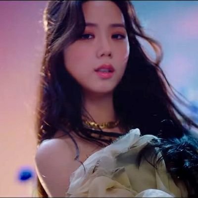 #JISOO: You pity me, but I pity you more for pitying me