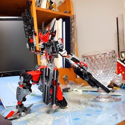 どうも。リン-サガとうもうしあげます。
LEGOとBIONICLEで ロボを 作るのが
どてもう 楽しいです。どうぞ よろしくお願いします。