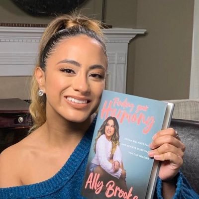 ✨6/6 ✨ Queen @allybrooke