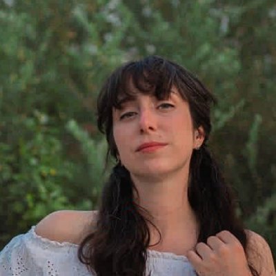 Illustratrice, story-board artist, gameuse et Couturière une fois l'an :)
