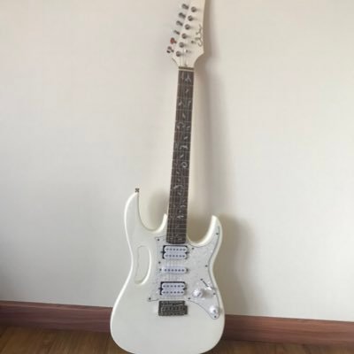 Solo miro los tweets de mis amigo anti Mamerto, me gusta el anime, el rock y me gustan los videojuegos:)
