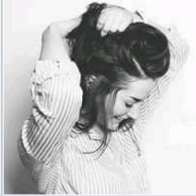 يا من سُمرةُ عينيها أجمل من أجملِ النَجمات والقمرِ🦋💙